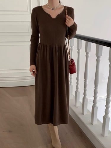 Knitted dress with coat for women autumn 2023 new style slimming French bottom with A-line long skirt