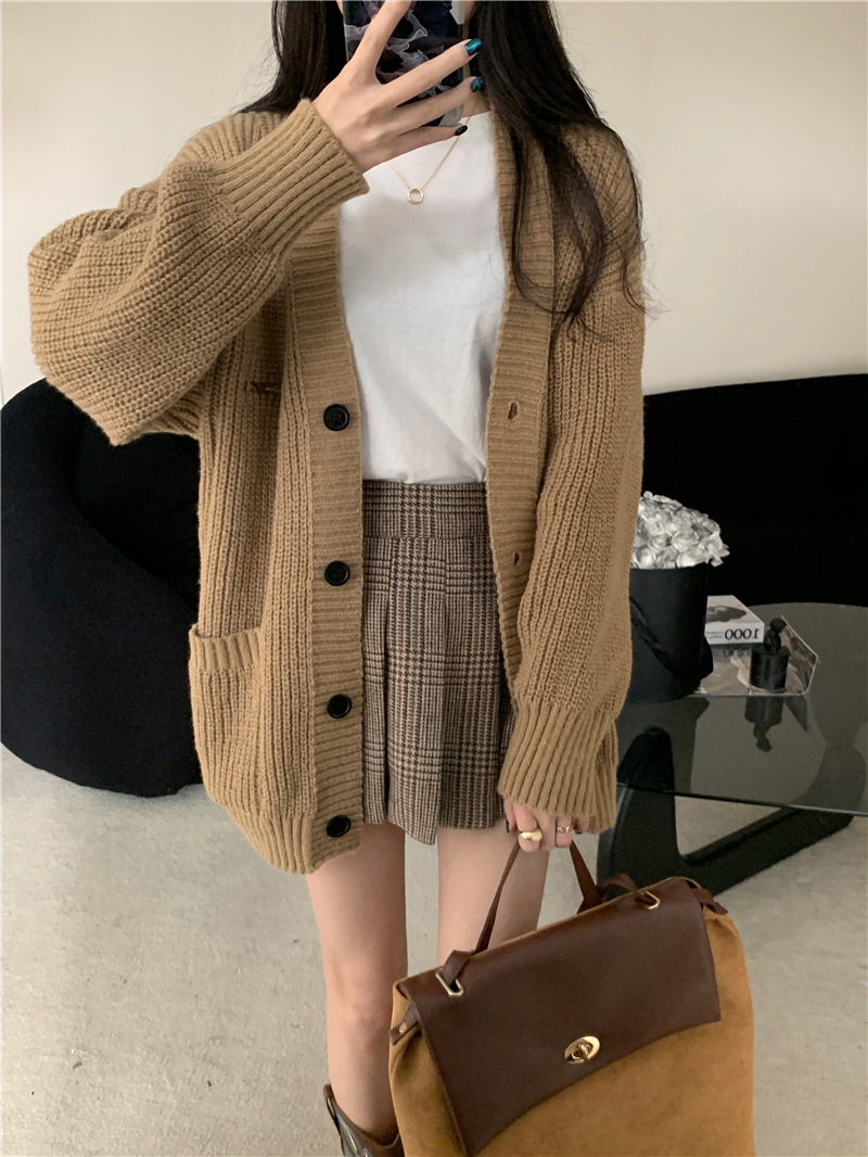 Actual shot of the new autumn and winter style lazy style soft waxy pocket V-neck knitted cardigan sweater jacket for women