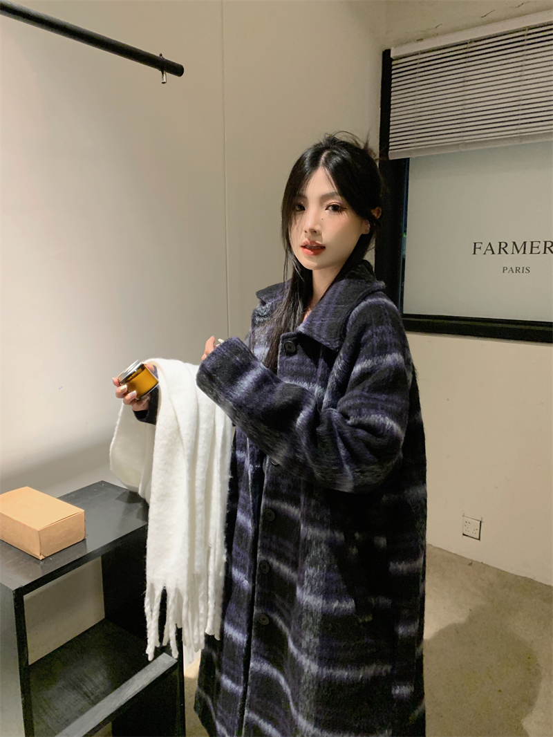Actual shot: New autumn and winter retro plaid mid-length woolen coat with cotton padding and thickened sweet and cool girl coat