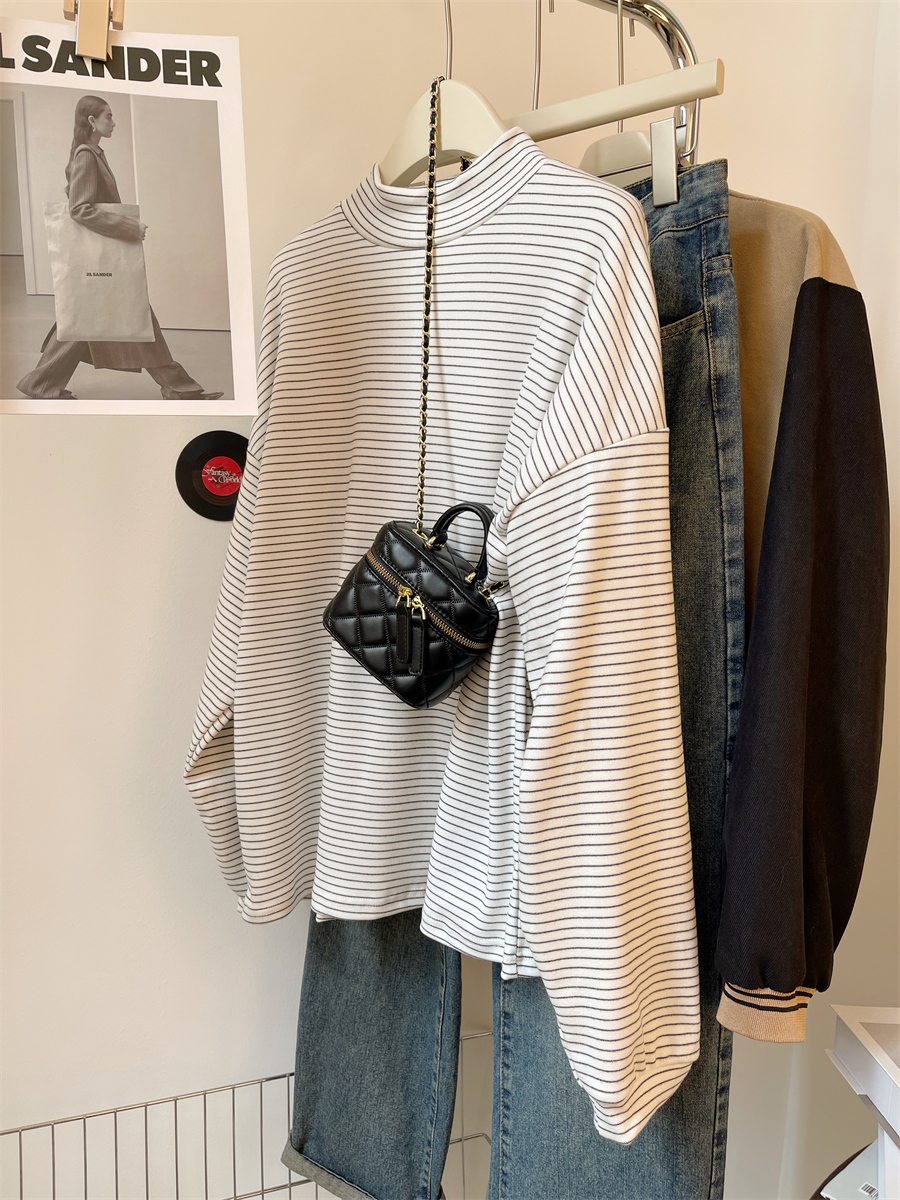 Real shot of German velvet striped autumn and winter bottoming shirt, half turtleneck loose top, worn outside and inside, long-sleeved T-shirt for women ins