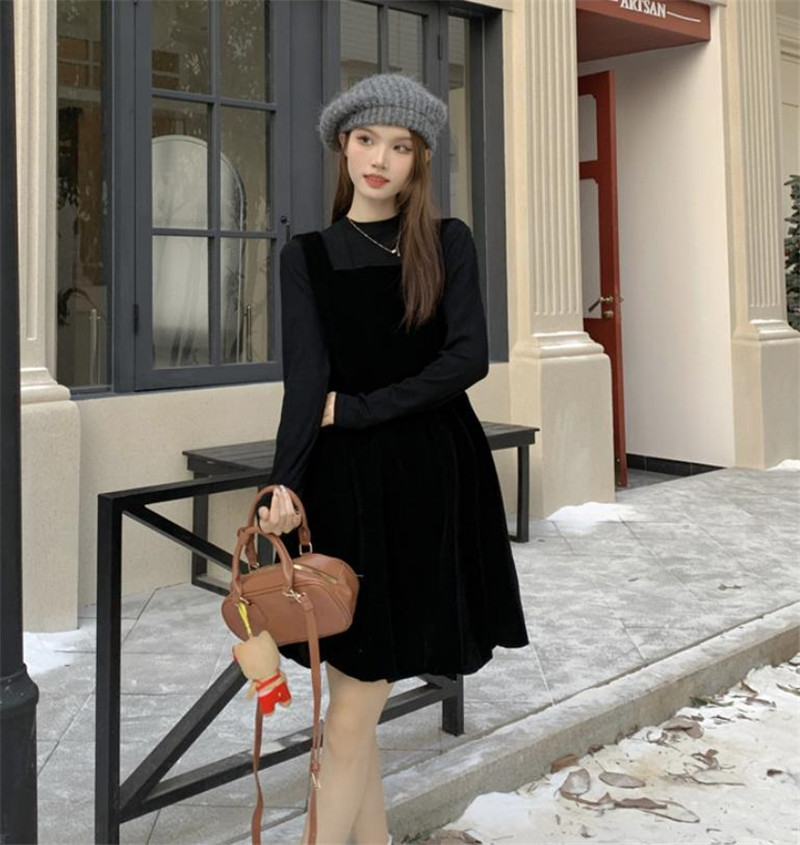 實拍 秋冬2023新款設計感背後大V領蝴蝶結綁帶絲絨連衣裙女