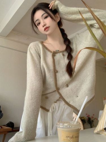 Actual shot of French chic double-breasted knitted sweater jacket with three standard designs
