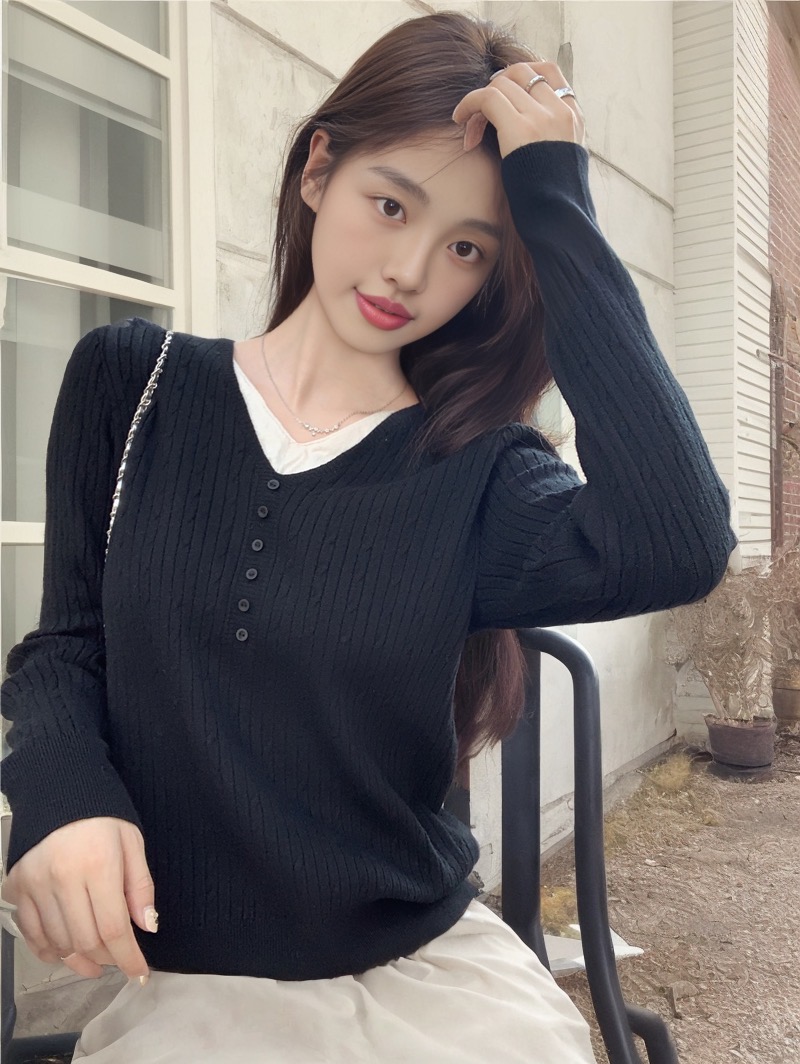 Fake two-piece v-neck twist sweater for women in autumn Korean style loose long-sleeved sweater design bottoming top