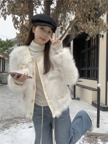 Actual shot of 2023 autumn and winter Xiaoxiang style thickened round neck spliced ​​fur coat