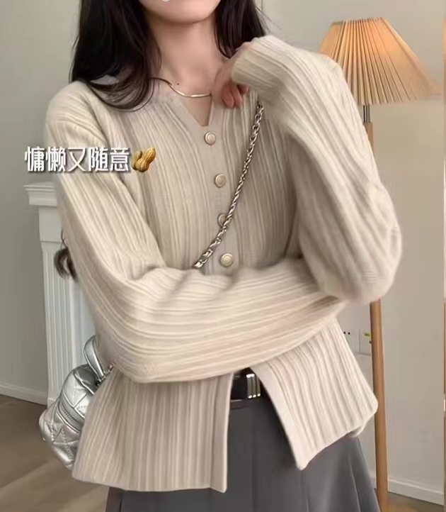 韓系簡約長袖v領針織衫女秋裝2023年新款女裝奶系穿搭高級感上衣