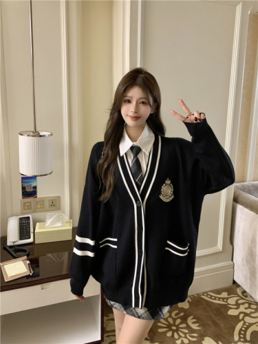 Real shot of college style embroidered badge lazy V-neck long-sleeved simple knitted cardigan