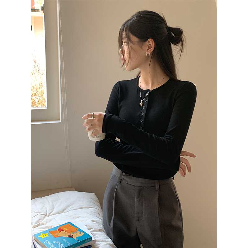 Real shot of tight-fitting right-shoulder T-shirt for women in autumn and winter 2023 new style slim-fitting short long-sleeved bottoming shirt top