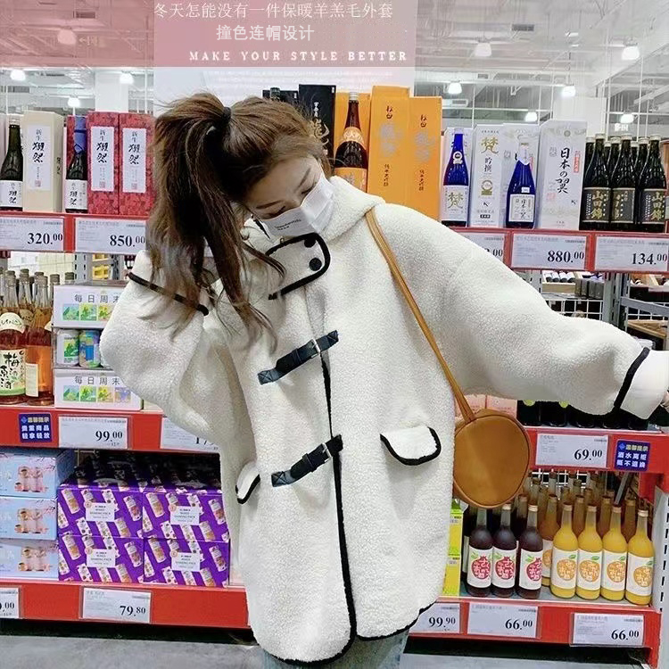 連帽羊羔毛外套冬季新款大碼女裝韓版寬鬆皮扣保暖白色設計感大衣
