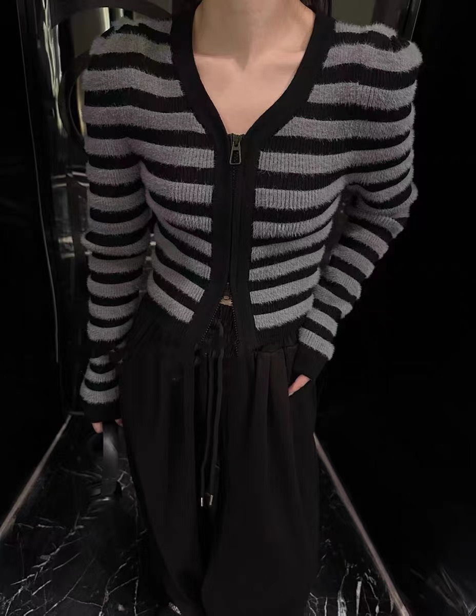 十三行新款小個子v領條紋開衫毛衣2023秋裝女正肩泡泡袖針織上衣