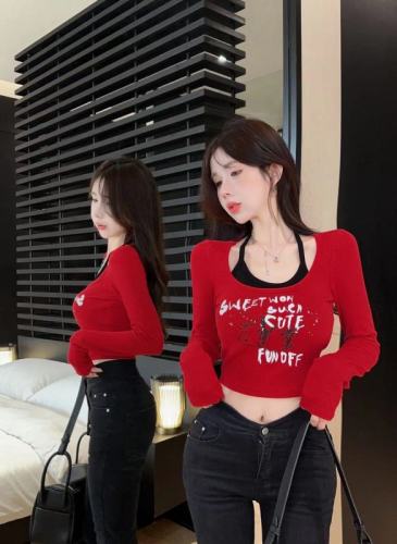 Real shot of a pure lust hottie showing off her waist in contrasting color fake two-piece long-sleeved T-shirt for women to show their slim figure