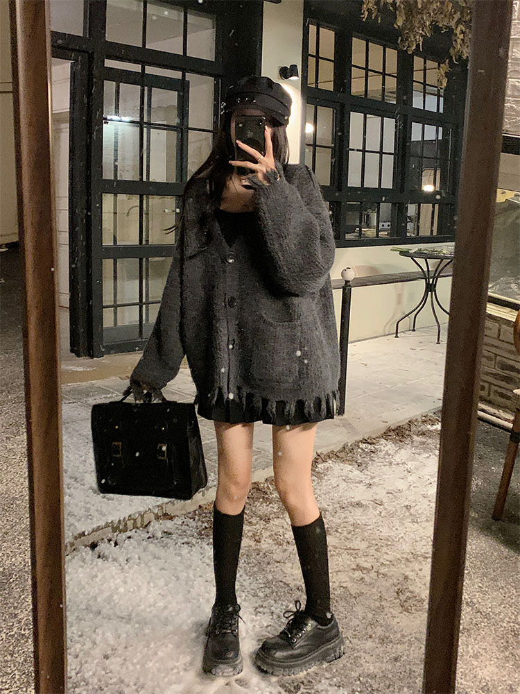 Actual shot of autumn and winter Korean chic simple design hem tassel single-breasted V-neck warm sweater cardigan jacket