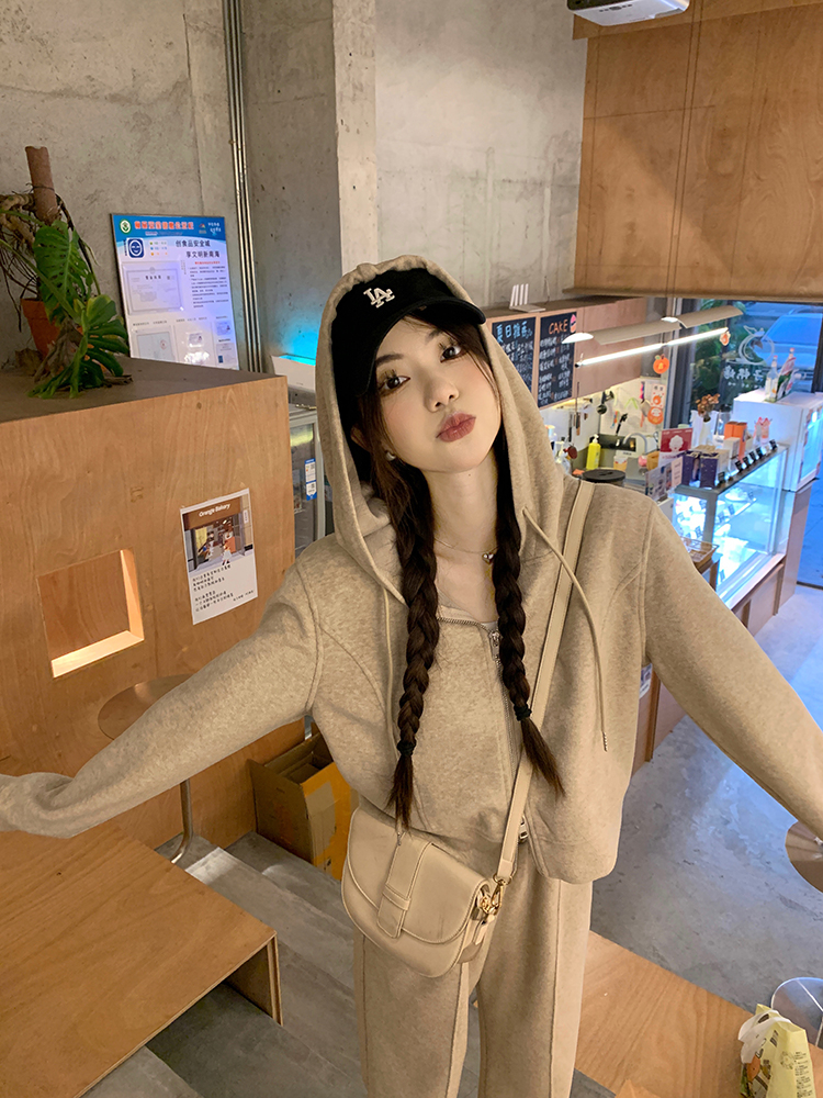 Milk velvet hooded short sweatshirt jacket wide leg trousers women's autumn 2023 new fashion suit