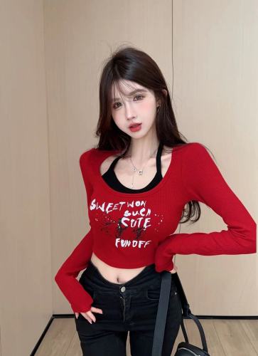 Real shot of a pure lust hottie showing off her waist in contrasting color fake two-piece long-sleeved T-shirt for women to show their slim figure