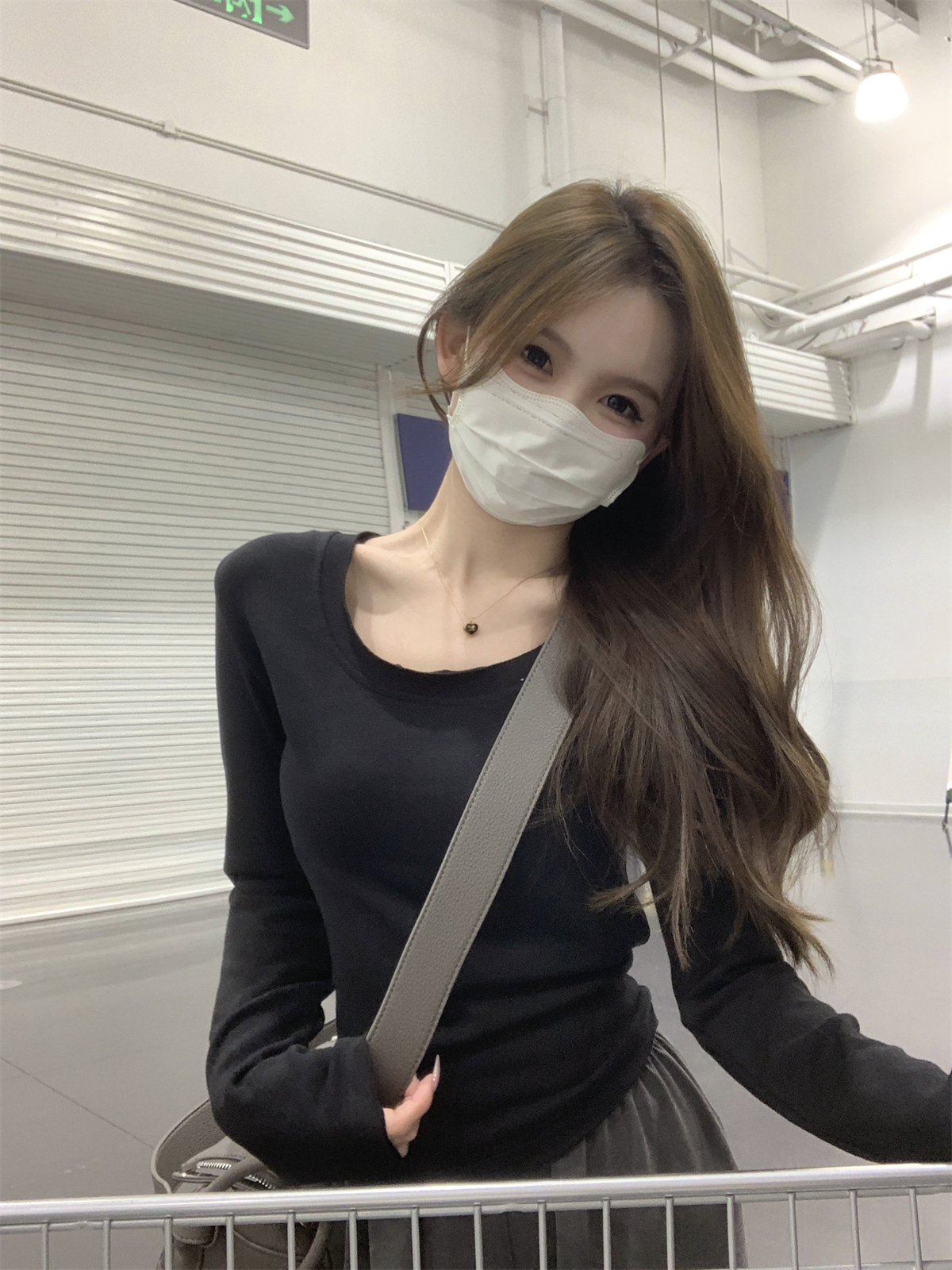 實拍 秋冬韓版修身U領卷邊別致純色純棉內搭長袖T恤女上衣