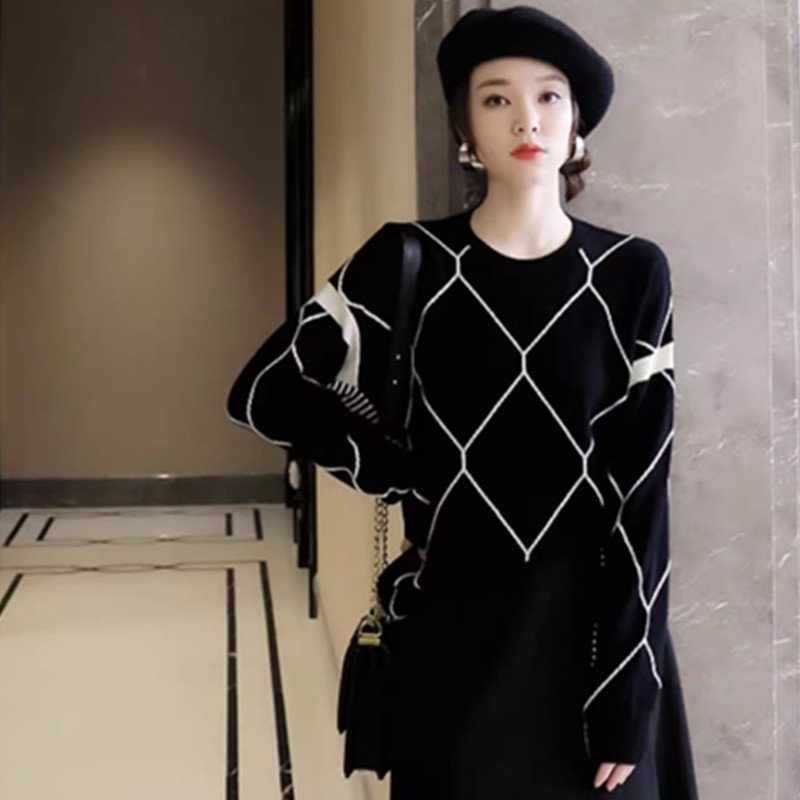 Wool knitted bottoming sweater for women in autumn and winter new style loose and slim long-sleeved rhombus plaid age-reducing sweater inner top