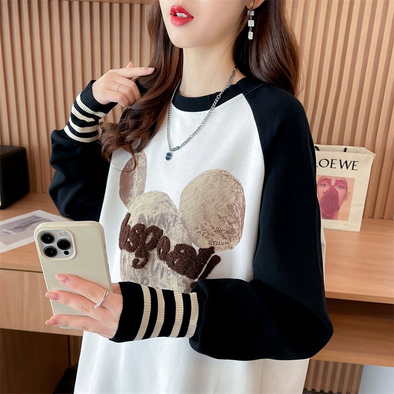Real shot of autumn and winter new loose double-sided German velvet round neck printed warm splicing long-sleeved bottoming shirt T-shirt for women