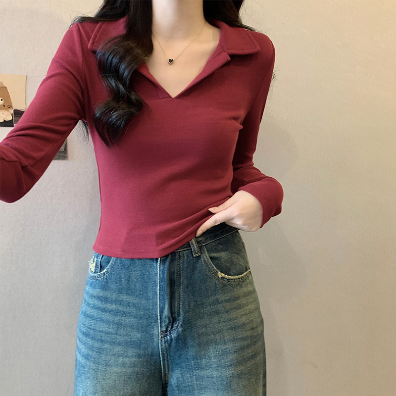 Real shot of American retro red long-sleeved T-shirt for women in autumn and winter, slim-fitting short polo shirt lapel top