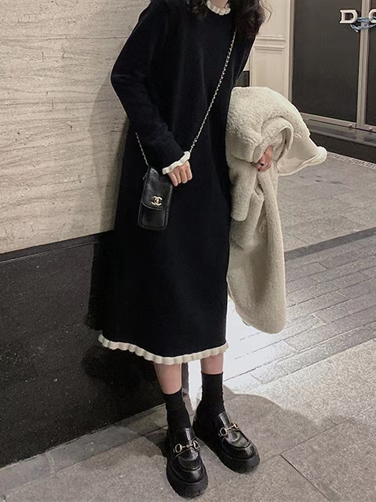 配大衣針織連衣裙女秋冬赫本風小黑裙內搭過膝中長款打底毛衣裙子