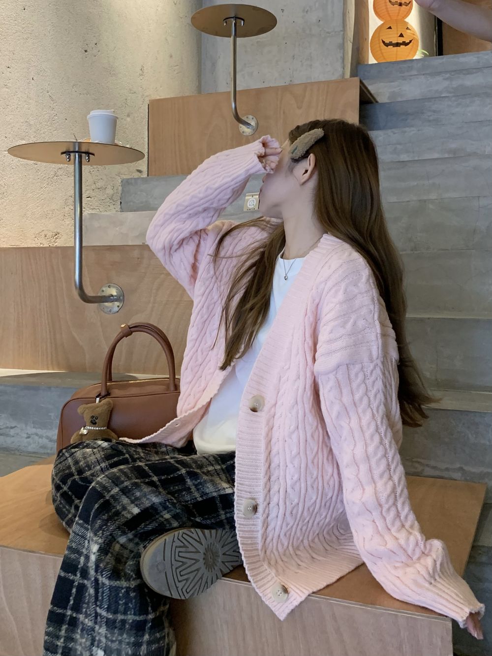Actual shot of three materials, loose and lazy twist, age-reducing cardigan sweater jacket for women