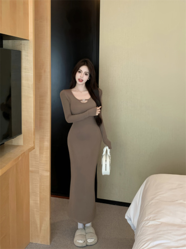 Actual shot of a carefully designed hollow long-sleeved slim dress with a bottom skirt and a long skirt for women