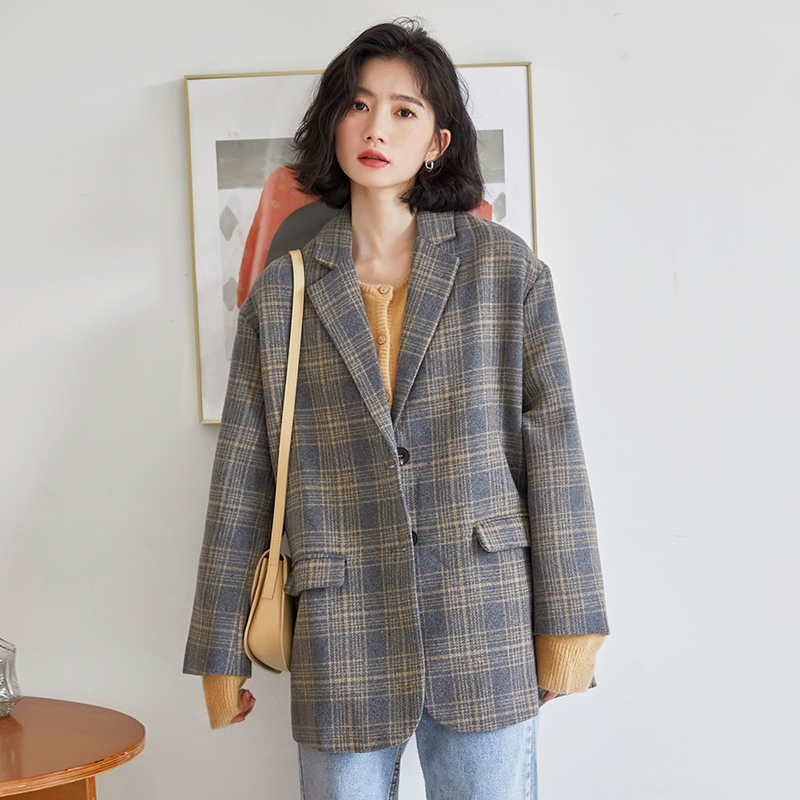 Real shot of 2023 autumn and winter new woolen suit jacket for women, loose belted waist plaid temperament woolen coat