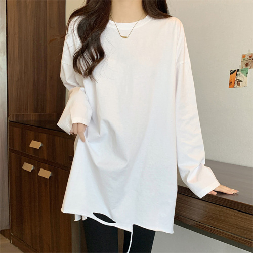 Actual shot of mid-length pure cotton bottoming shirt for women in autumn and winter, layered sweatshirt, loose long-sleeved T-shirt, ripped top