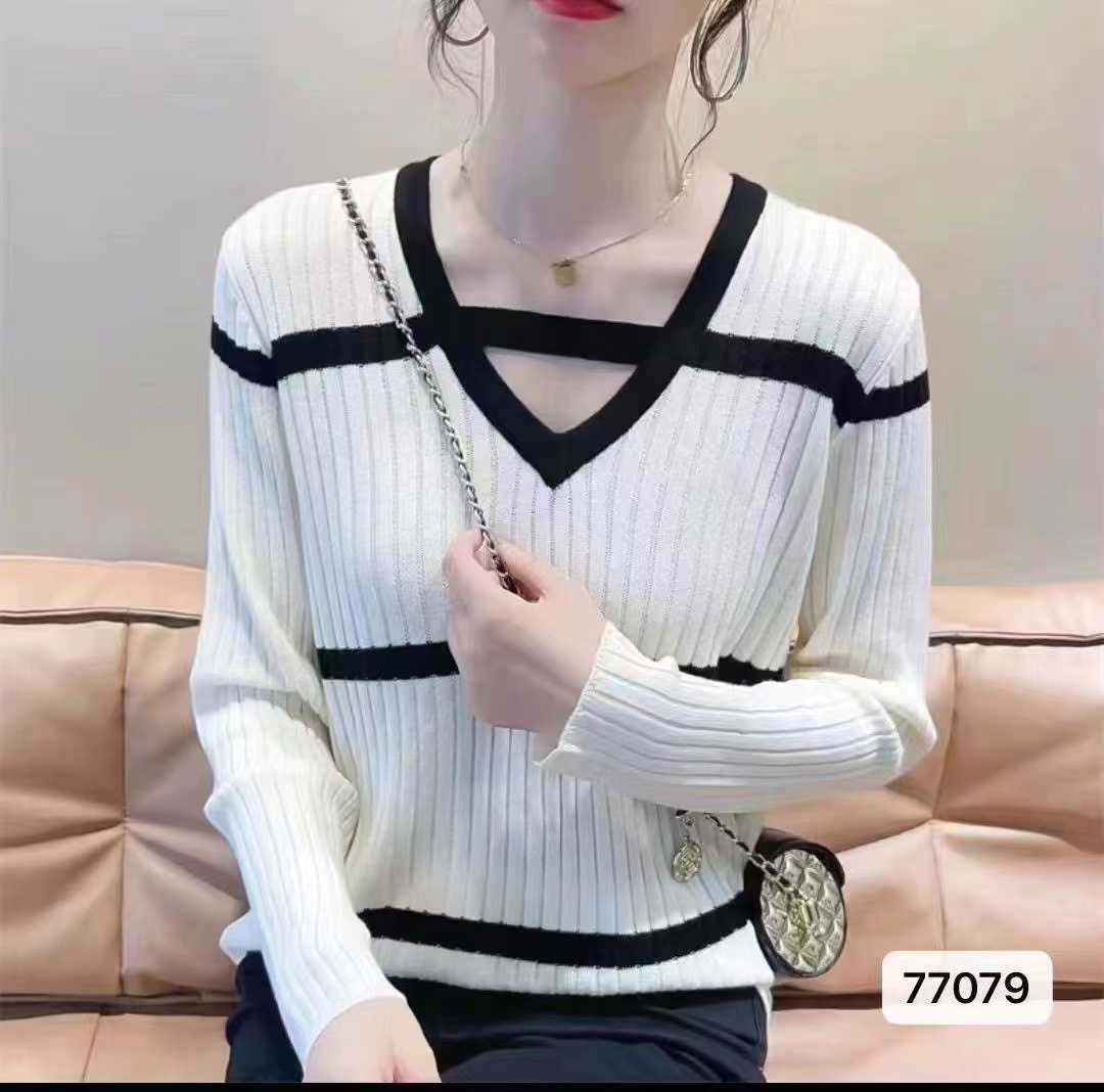 秋冬新款韓版時尚氣質輕熟V領鏤空條紋百搭長袖上衣女