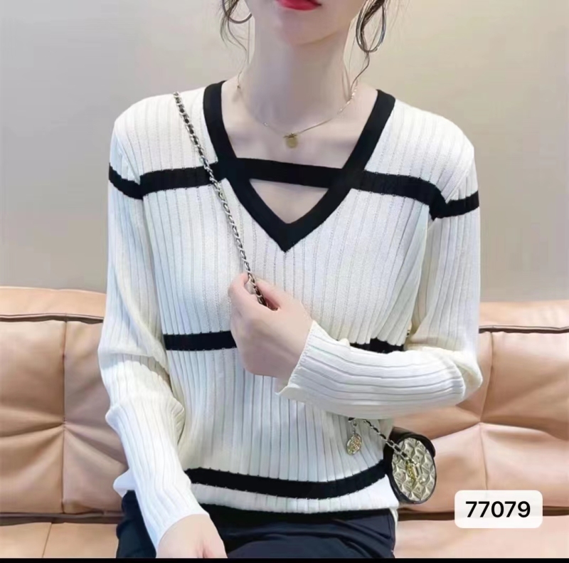 秋冬新款韓版時尚氣質輕熟V領鏤空條紋百搭長袖上衣女