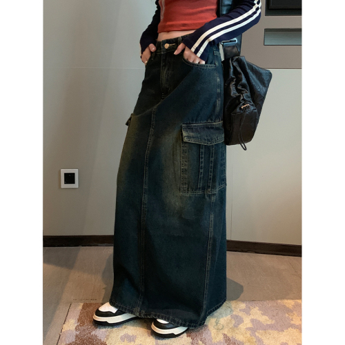 Real shot of American style big pocket design autumn mid-length hip-hugging skirt 2023 heavy cement distressed denim skirt