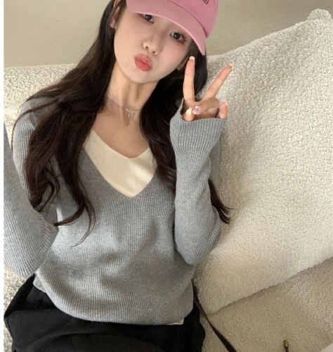 Early autumn new style~Korean style v-neck design casual fake two-piece spliced ​​long-sleeved knitted top for women