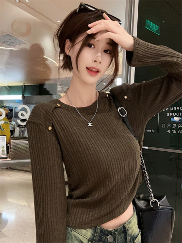 Real shot of autumn and winter new button shoulder pads, versatile design, slim long-sleeved bottoming shirt T-shirt