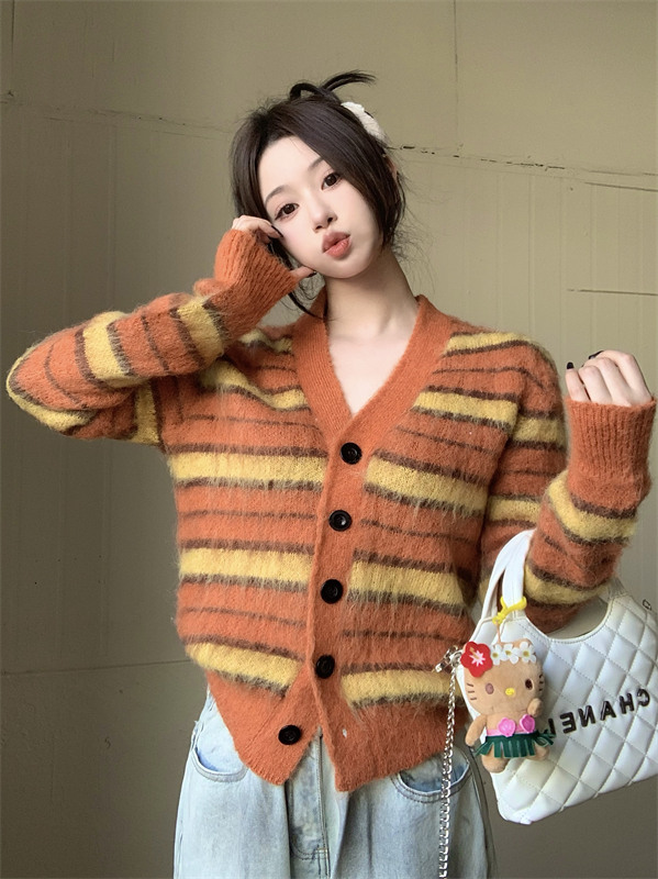 Real shot V-neck striped sweater jacket winter 2023 new furry thickened loose contrast color sweater