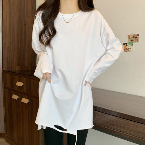 Actual shot of mid-length pure cotton bottoming shirt for women in autumn and winter, layered sweatshirt, loose long-sleeved T-shirt, ripped top