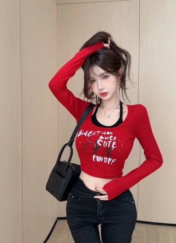 Real shot of a pure lust hottie showing off her waist in contrasting color fake two-piece long-sleeved T-shirt for women to show their slim figure