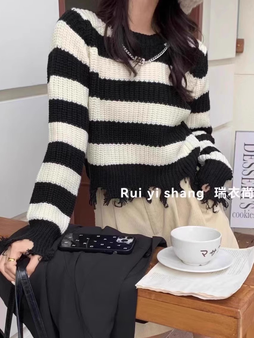 鏈條破爛毛邊墊肩條紋毛衣針織衫女2023年秋冬季新款時尚百搭上衣