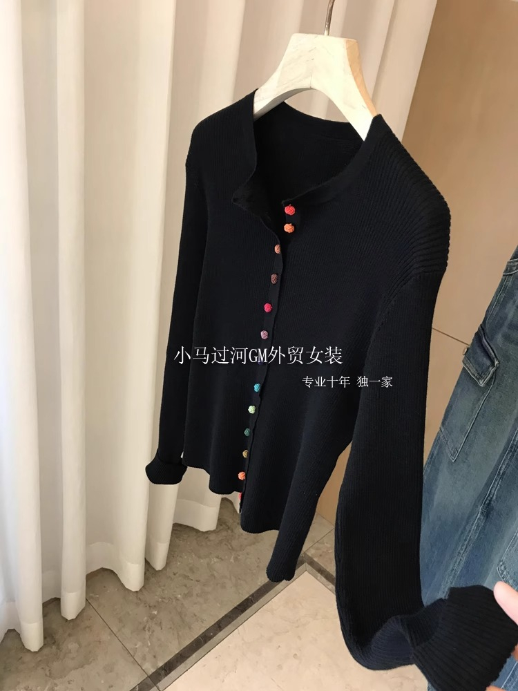 這小衫也太好看了吧！中式彩色紐扣圓領針織衫外套