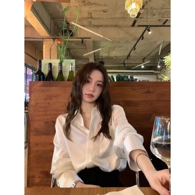 高級感氣質醋酸緞面襯衫女秋季設計感小眾打底襯衣韓系寬鬆上衣薄