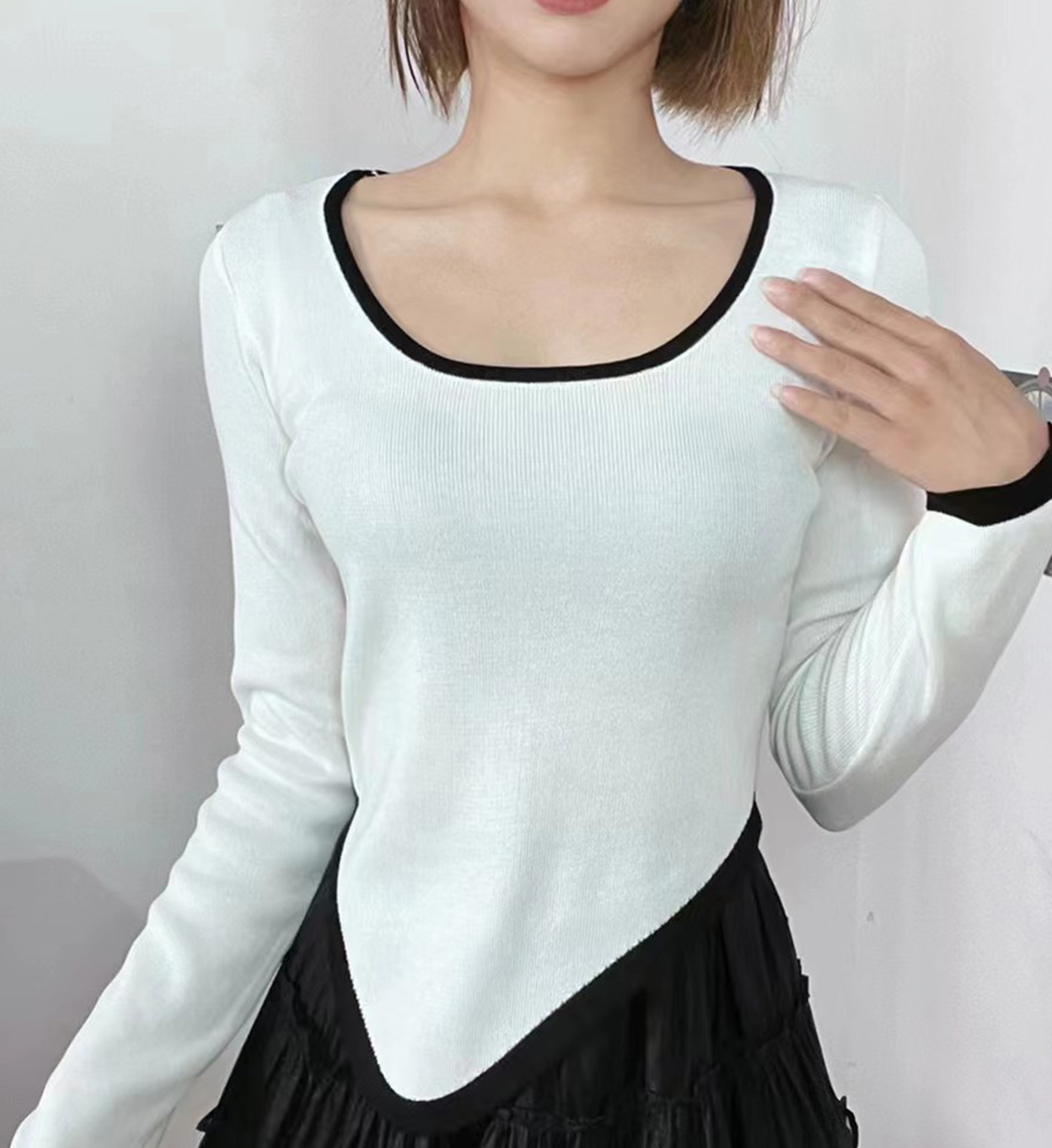 Early autumn new style contrasting edge long-sleeved large V-neck T-shirt base layer thin niche Hong Kong style knitted top
