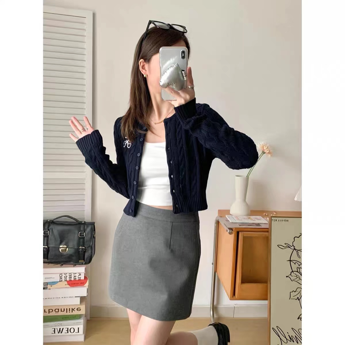 UVPU 兩色麻花開衫女2023秋款圓領針織經典刺繡軟糯毛衣外套上衣