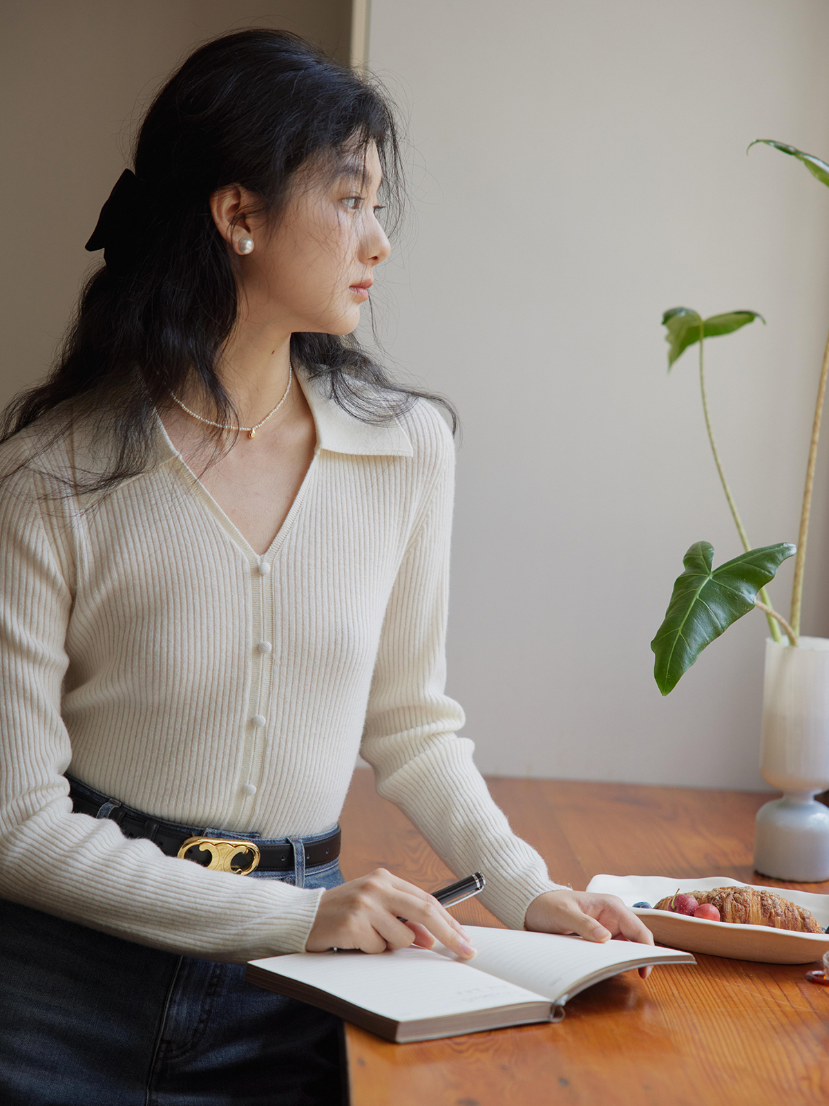 solighter法式復古羊絨v領針織衫女秋季2023新款氣質修身打底上衣