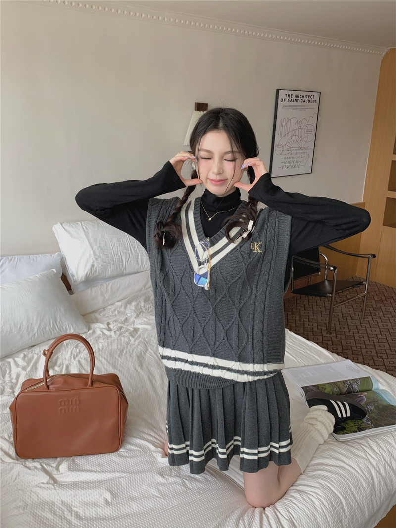 實拍 元氣少女~~學院減齡麻花毛衣馬甲百褶半裙套裝