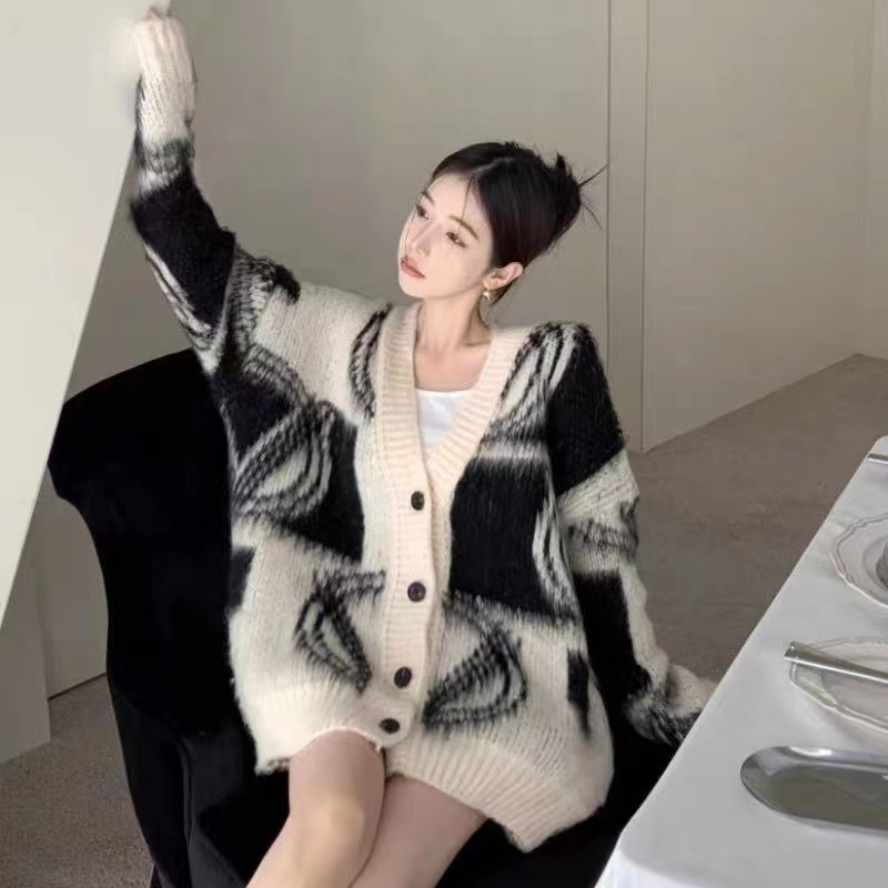 2023春秋新款V領拼色寬鬆慵懶風高級感中長款開衫毛衣外套女
