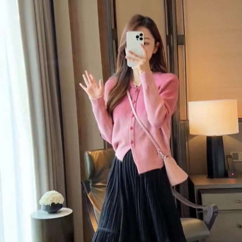 2023 Spring and Autumn New Gradient Color Small Hole Design Versatile Women's Long Sleeve Knitted Sweater Tops for Women