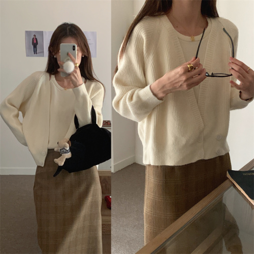 Actual shot Korean style French retro soft waxy suspender + cardigan two-piece sweater set