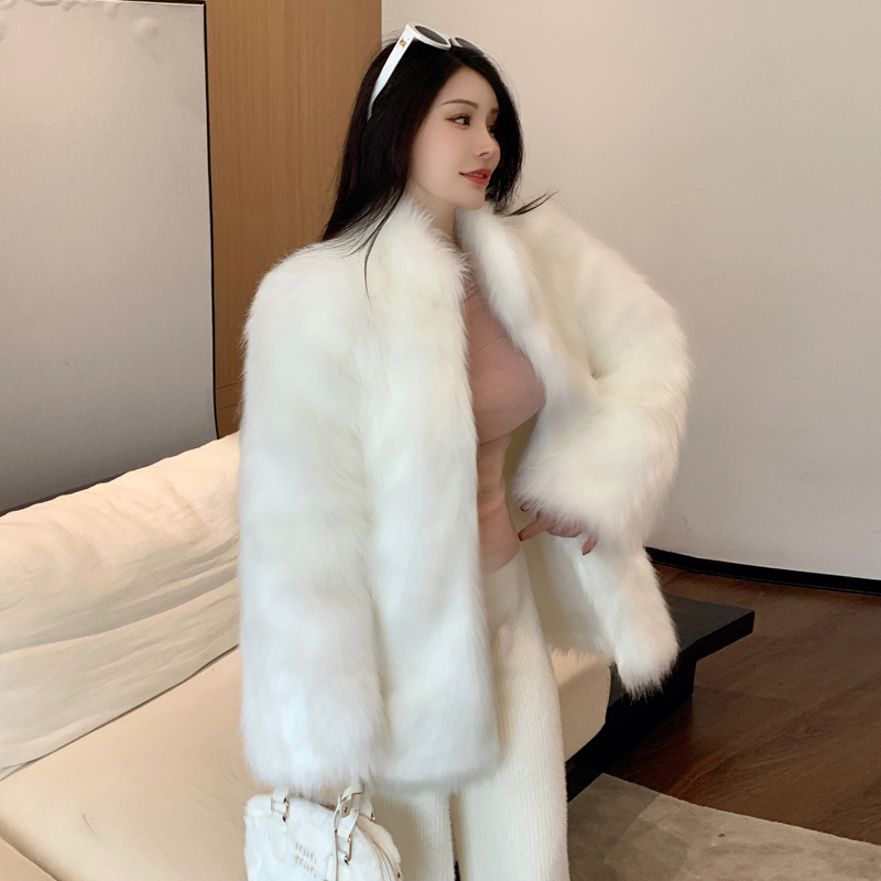 Real shot of 2023 new socialite winter fur coat for women environmentally friendly artificial fox fur plush Haining coat thick