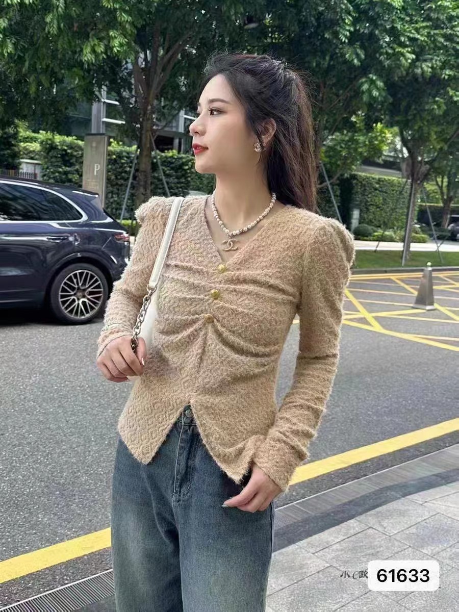 秋冬新款韓版輕奢V領愛心扣褶皺修身顯瘦長袖上衣女