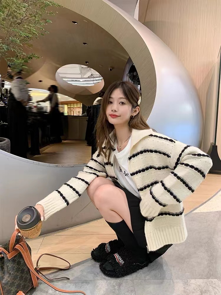 曾小咸 條紋復古翻領開衫女設計感小眾慵懶風拉鏈針織毛衣外套潮