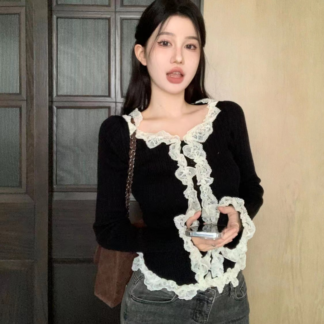 法式復古蕾絲花邊長袖針織衫女秋季氣質修身顯瘦短款上衣