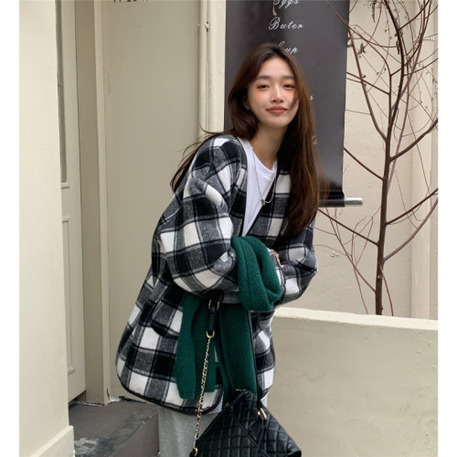 Actual shot of woolen coat, trendy retro V-neck plaid imitation lamb wool loose thickened long-sleeved woolen coat for women