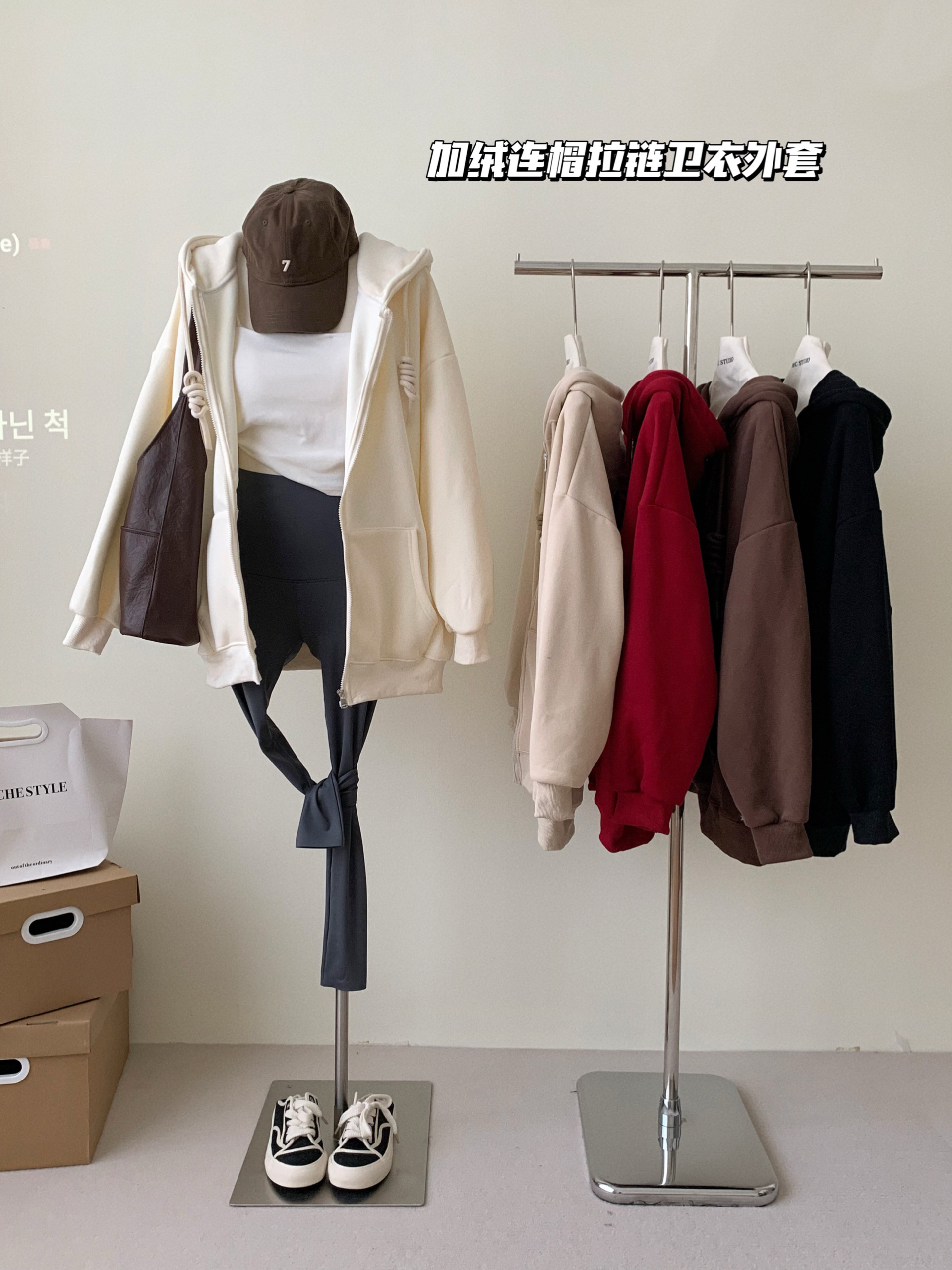 Actual shot of the most needed style in autumn and winter. Comfortable velvet hooded sweatshirt for women. New versatile jacket for autumn and winter.